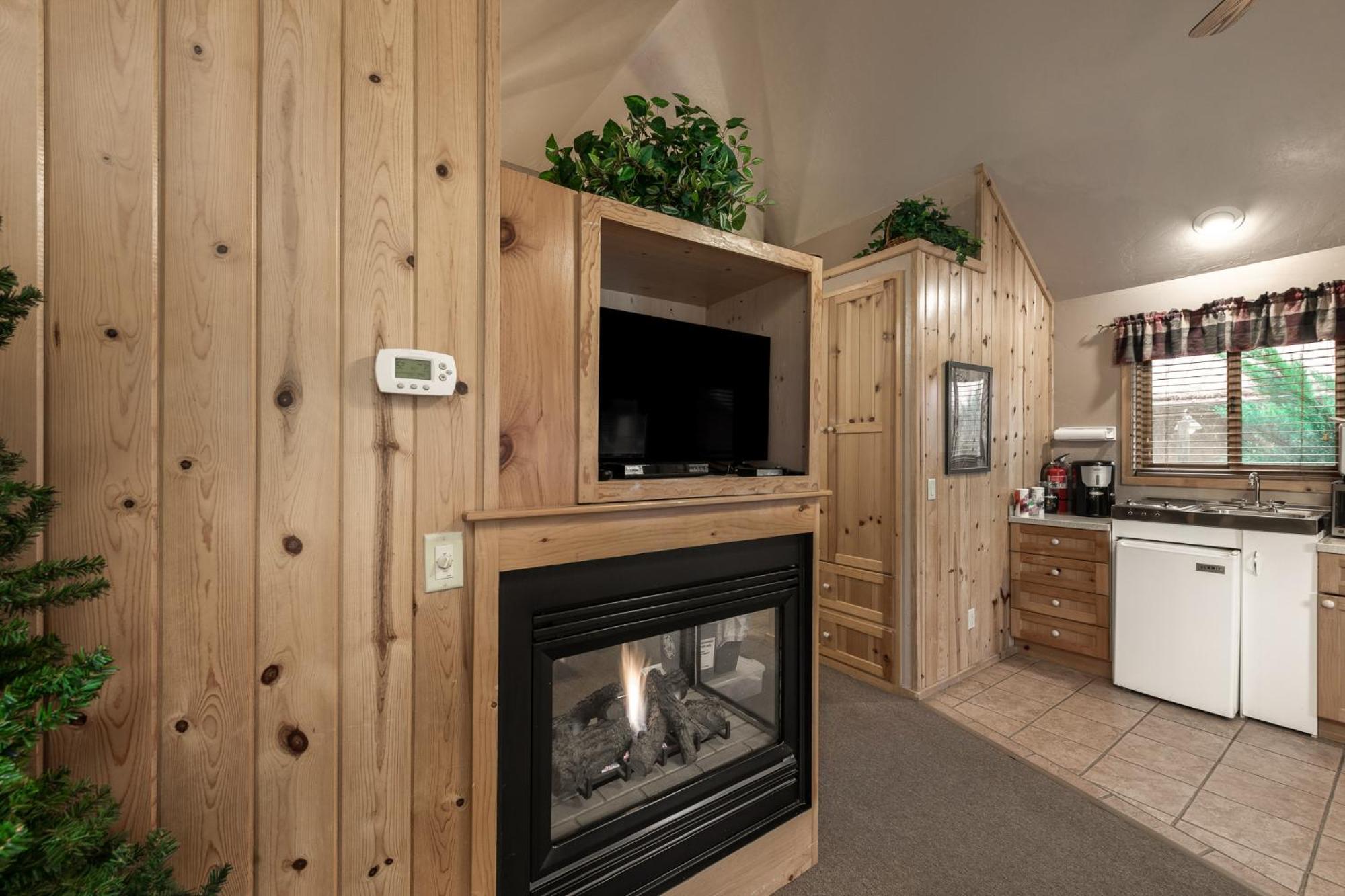 Shadow Mountain Lodge And Cabins Руидозо Экстерьер фото