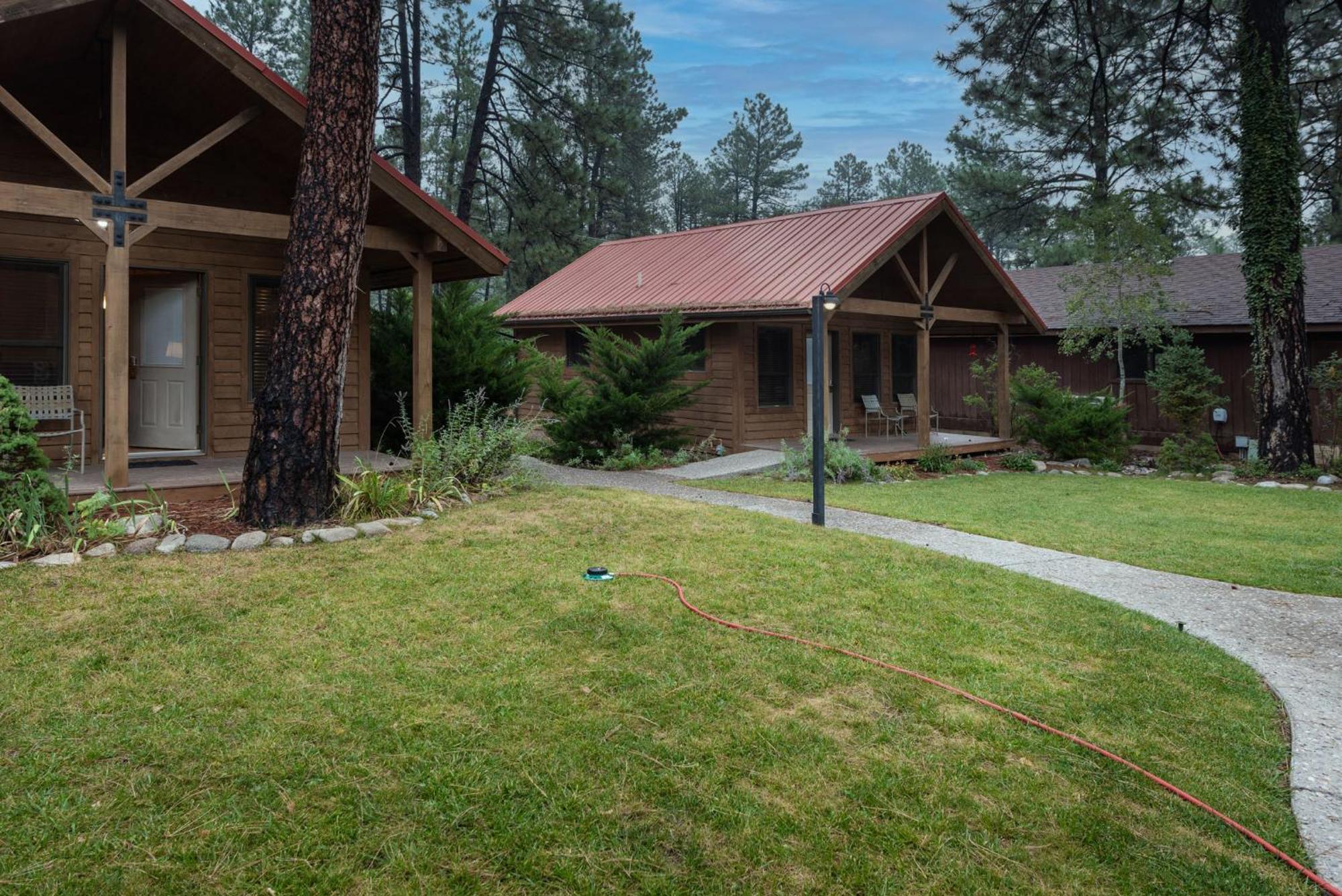 Shadow Mountain Lodge And Cabins Руидозо Экстерьер фото